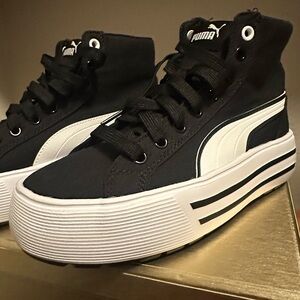 PUMA Women’s Platform Sneakers Black White Size 6 NWOT